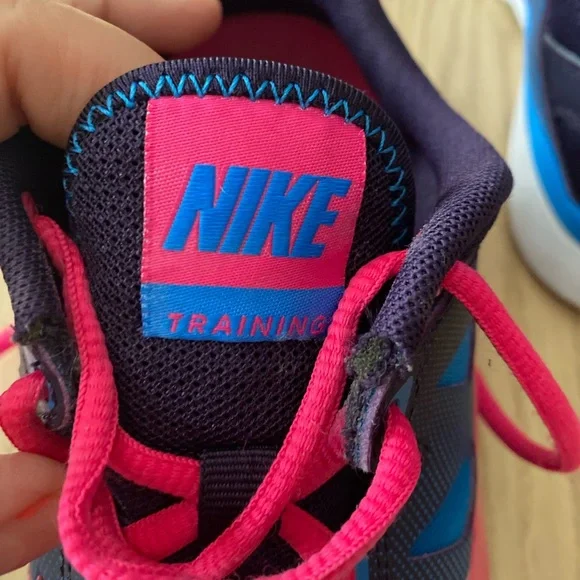 Nike Women’s Training Size 8 - Picture 6 of 8